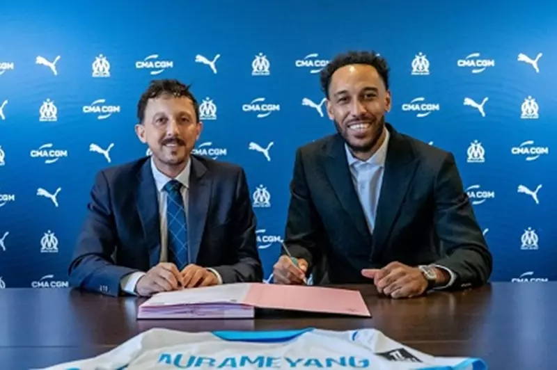 رسميًا.. مارسيليا يعلن عن توقيع عقد مع اللاعب الجابوني أوباميانغ.