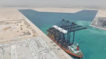 رصيف محطة هاتشيسون في ميناء السخنة يستقبل السفينة «ZHEN HUA 36»