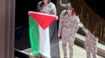 رفع العلم الفلسطيني في دار الأوبرا الملكية يثير جدلاً واسعاً