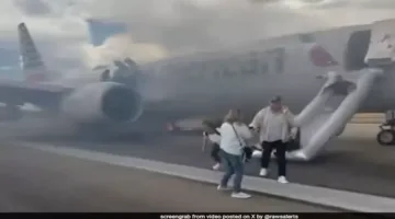 ركاب يغادرون طائرة بسبب تصاعد الدخان في مطار دنفر الأمريكي