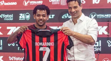 رومارينيو يعود إلى الدوري البرازيلي بقميص بيبيتو بعد 11 عاماً في الخليج