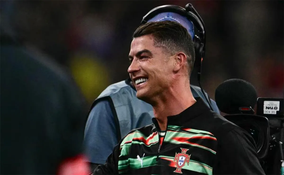 رونالدو يحقق تكريمًا جديدًا مع نادي النصر السعودي رونالدو يحقق تكريمًا جديدًا مع نادي النصر السعودي
