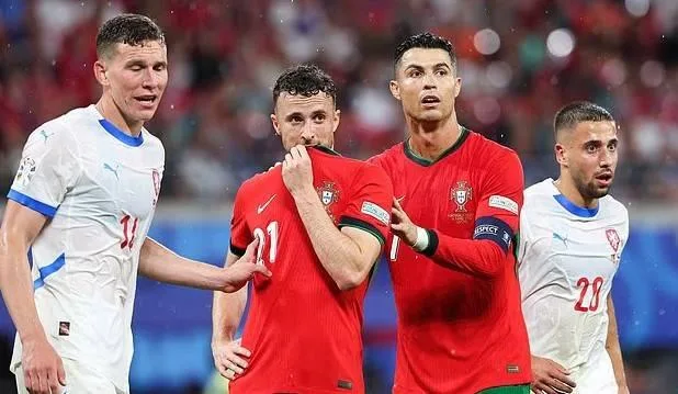 رونالدو يواجه انتقادات بسبب غيابه عن مراسم تشييع جوتا رونالدو يواجه انتقادات بسبب غيابه عن مراسم تشييع جوتا