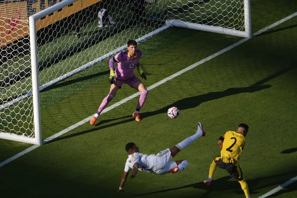 ريال مدريد الإسباني يُكمل قائمة الفرق المتأهلة لنصف نهائي كأس العالم للأندية. ريال مدريد الإسباني يُكمل قائمة الفرق المتأهلة لنصف نهائي كأس العالم للأندية.