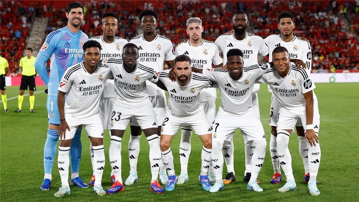 ريال مدريد يجدد عقد حارسه لموسم آخر
