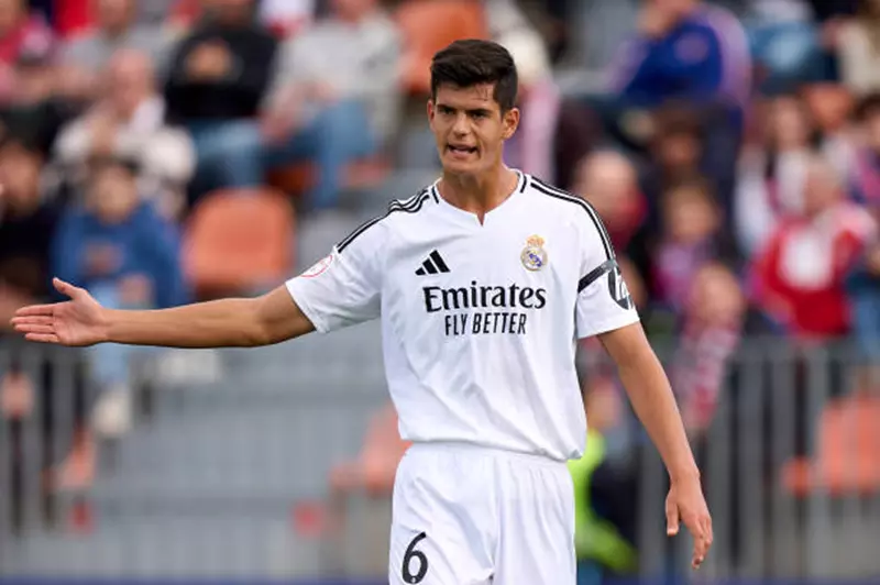 ريال مدريد يعلن عن انتقال أحد لاعبيه إلى شتوتغارت الألماني ريال مدريد يعلن عن انتقال أحد لاعبيه إلى شتوتغارت الألماني