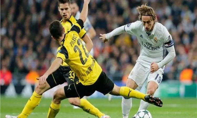 ريال مدريد يلتقي مع دورتموند في مباراة مثيرة بالدوري العالمي للأندية ريال مدريد يلتقي مع دورتموند في مباراة مثيرة بالدوري العالمي للأندية