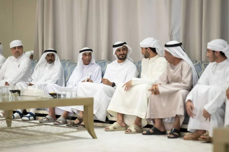 زايد بن محمد يقدم تعازيه في وفاة والدة الشهيد سيف الفلاسي
