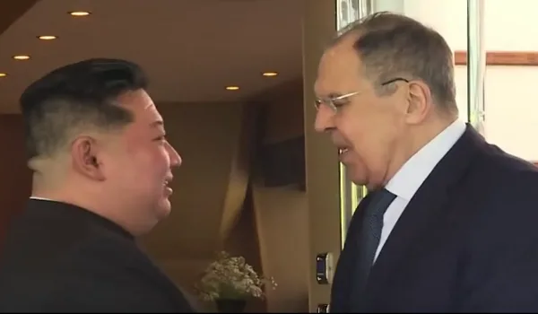 زعيم كوريا الشمالية يلتقي وزير الخارجية الروسي