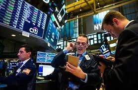 زيادة المؤشرات العالمية للأسواق المالية بعد بلوغ الأسهم الأمريكية قمم جديدة.