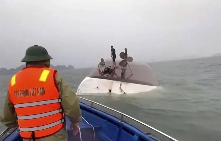 زيادة عدد ضحايا حادث القارب السياحي في فيتنام إلى 38 قتيلاً