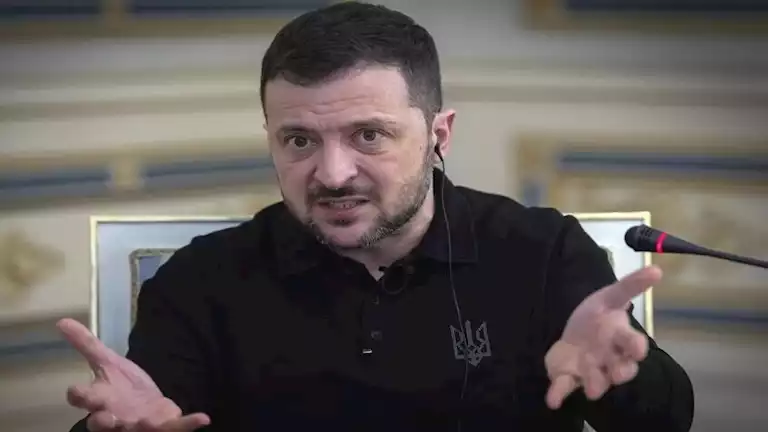 زيلينسكي: روسيا نفذت 1800 هجوم بطائرات مسيرة على أوكرانيا خلال الأسبوع الماضي زيلينسكي: روسيا نفذت 1800 هجوم بطائرات مسيرة على أوكرانيا خلال الأسبوع الماضي