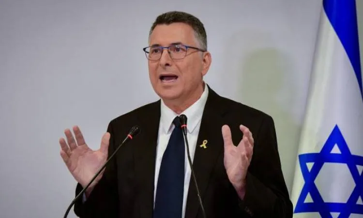 ساعر يطلب من نظيره اليوناني التدخل لإنقاذ الإسرائيليين المحاصرين في سيروس. ساعر يطلب من نظيره اليوناني التدخل لإنقاذ الإسرائيليين المحاصرين في سيروس.