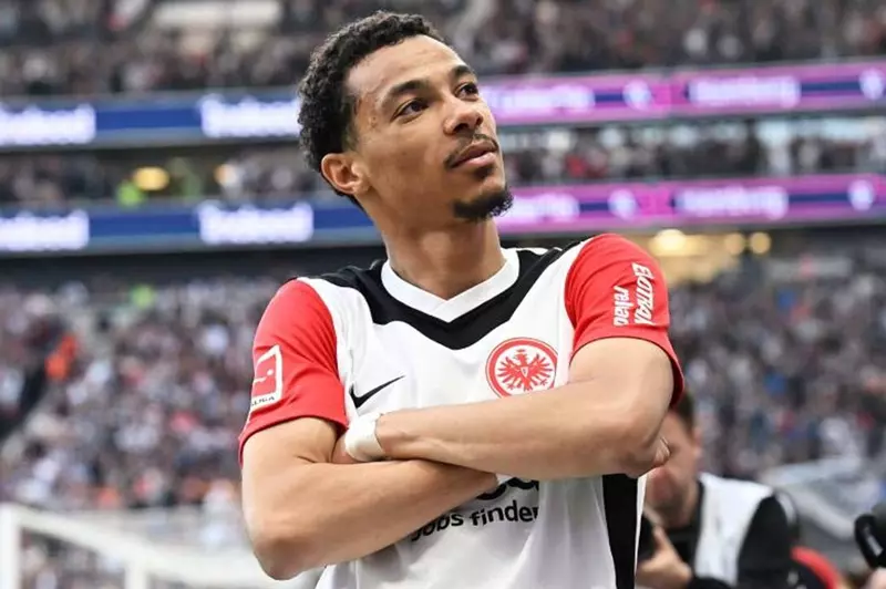 سبورتس سكاي: ليفربول يتنافس مع نيوكاسل لتوقيع عقد مع هوجو إيكيتيكي سبورتس سكاي: ليفربول يتنافس مع نيوكاسل لتوقيع عقد مع هوجو إيكيتيكي