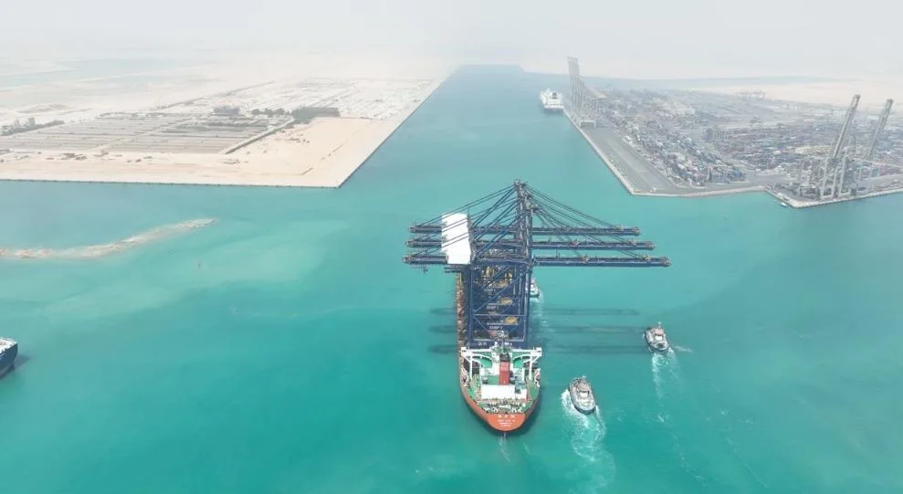 رصيف محطة هاتشيسون 1 في ميناء السخنة يستقبل السفينة ZHEN HUA 36 المخصصة لنقل الرافعات الثقيلة رصيف محطة هاتشيسون 1 في ميناء السخنة يستقبل السفينة ZHEN HUA 36 المخصصة لنقل الرافعات الثقيلة