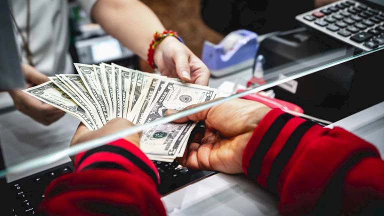سعر الدولار في بداية تداولات يوم الاثنين 14-7-2025