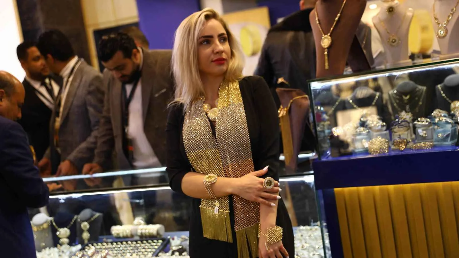سعر الذهب في مصر اليوم يبقى ثابتاً.. و«جنيه الذهب» يصل إلى 37160 جنيهاً