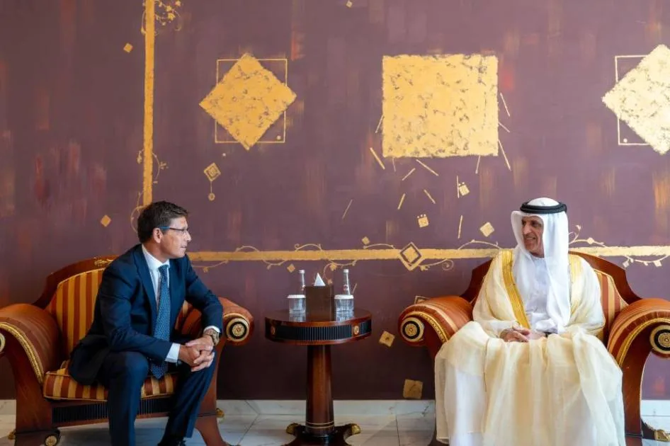 سعود بن صقر يرحب بسفير إسبانيا في الإمارات