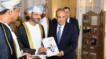 سفارة عمان في القاهرة تُصدر مؤلفاً يبرز مشاركة السلطنة كضيف شرف في معرض الكتاب بالقاهرة
