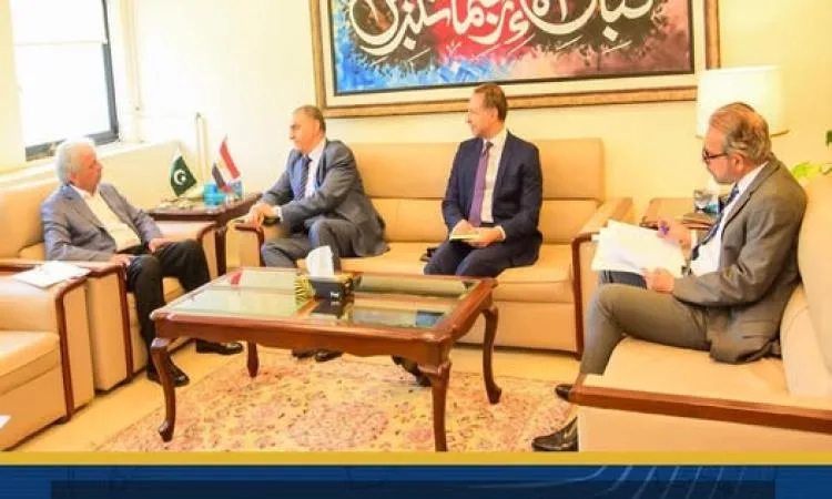 سفير مصر في إسلام آباد يناقش مع وزير باكستاني سبل التعاون في مجالات الزراعة والري سفير مصر في إسلام آباد يناقش مع وزير باكستاني سبل التعاون في مجالات الزراعة والري