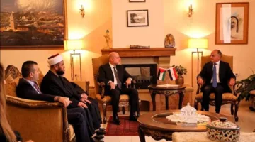 سفير مصر في رام الله يستقبل مجموعة من رجال الدين الفلسطينيين لتعزيز الموقف المصري