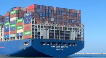 سفينة CMA CGM ZEPHYR تمر عبر قناة السويس في قافلة الجنوب