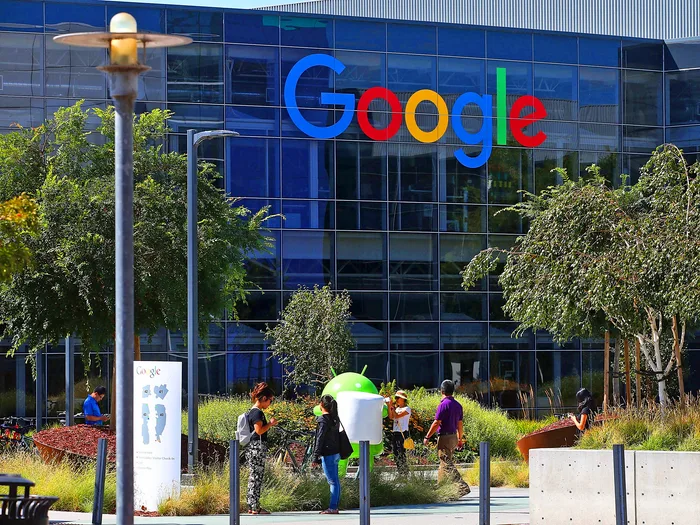 سهم “ألفابت” ينخفض بنسبة 3% بعد تقييم الأداء المالي للربع. سهم “ألفابت” ينخفض بنسبة 3% بعد تقييم الأداء المالي للربع.
