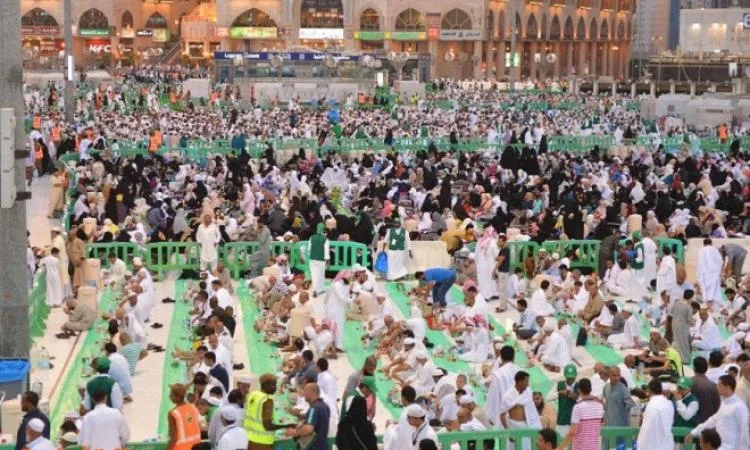 شؤون الحرمين: تقديم أكثر من 1.3 مليون وجبة إفطار للصائمين خلال موسم الحج