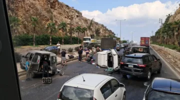 شخص متأثر بحادث مروري مروع على أوتوستراد طبرجا (صور)