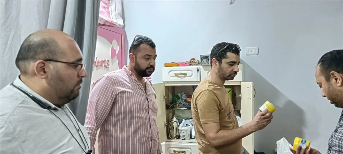 شخص ينتحل صفة طبيب في الجيزة وسوهاج.. ضبط وإغلاق مركزين طبيين غير قانونيين شخص ينتحل صفة طبيب في الجيزة وسوهاج.. ضبط وإغلاق مركزين طبيين غير قانونيين