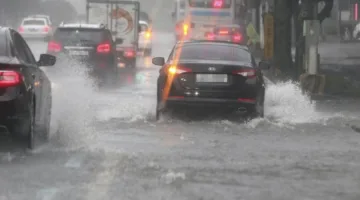 شخصان يفقدان حياتهما وإجلاء أكثر من 100 بسبب الفيضانات في كوريا الجنوبية
