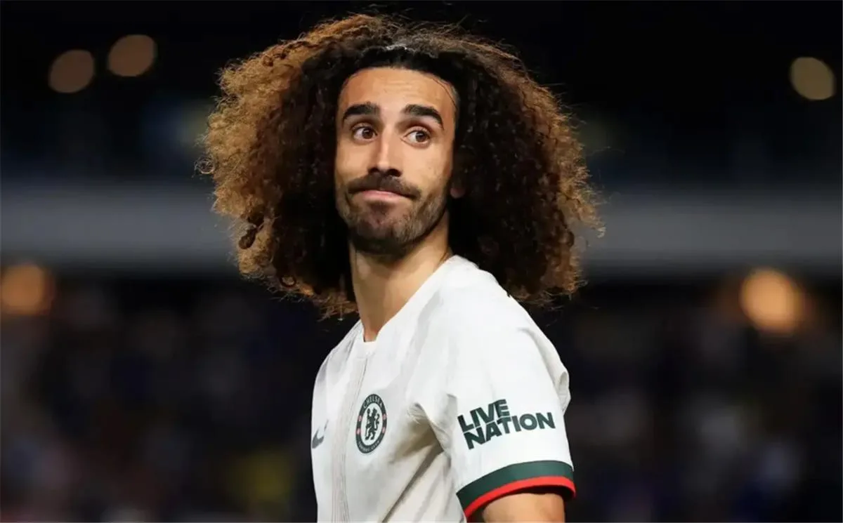 شعر كوكوريلا يؤدي إلى طرد لاعب باريس سان جيرمان في نهائي كأس العالم للأندية شعر كوكوريلا يؤدي إلى طرد لاعب باريس سان جيرمان في نهائي كأس العالم للأندية