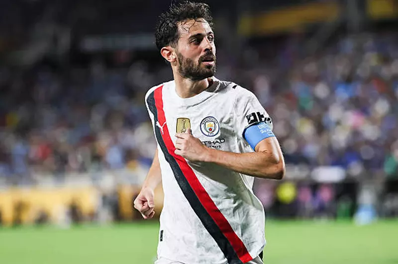 “شعور بالخيبة”.. برناردو سيلفا يعبر عن أسفه للخروج من كأس العالم للأندية على يد الهلال “شعور بالخيبة”.. برناردو سيلفا يعبر عن أسفه للخروج من كأس العالم للأندية على يد الهلال