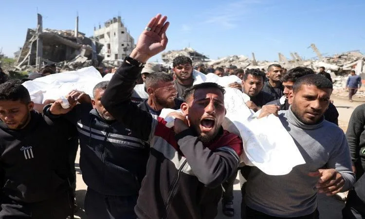 شهيدين وعدد من المصابين جراء هجوم الاحتلال على مخيم النصيرات في وسط قطاع غزة شهيدين وعدد من المصابين جراء هجوم الاحتلال على مخيم النصيرات في وسط قطاع غزة