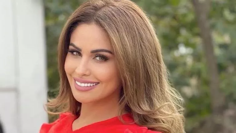 “شورت جينز قصير”.. كيف قامت مي سليم بتنسيق إطلالتها الجريئة؟