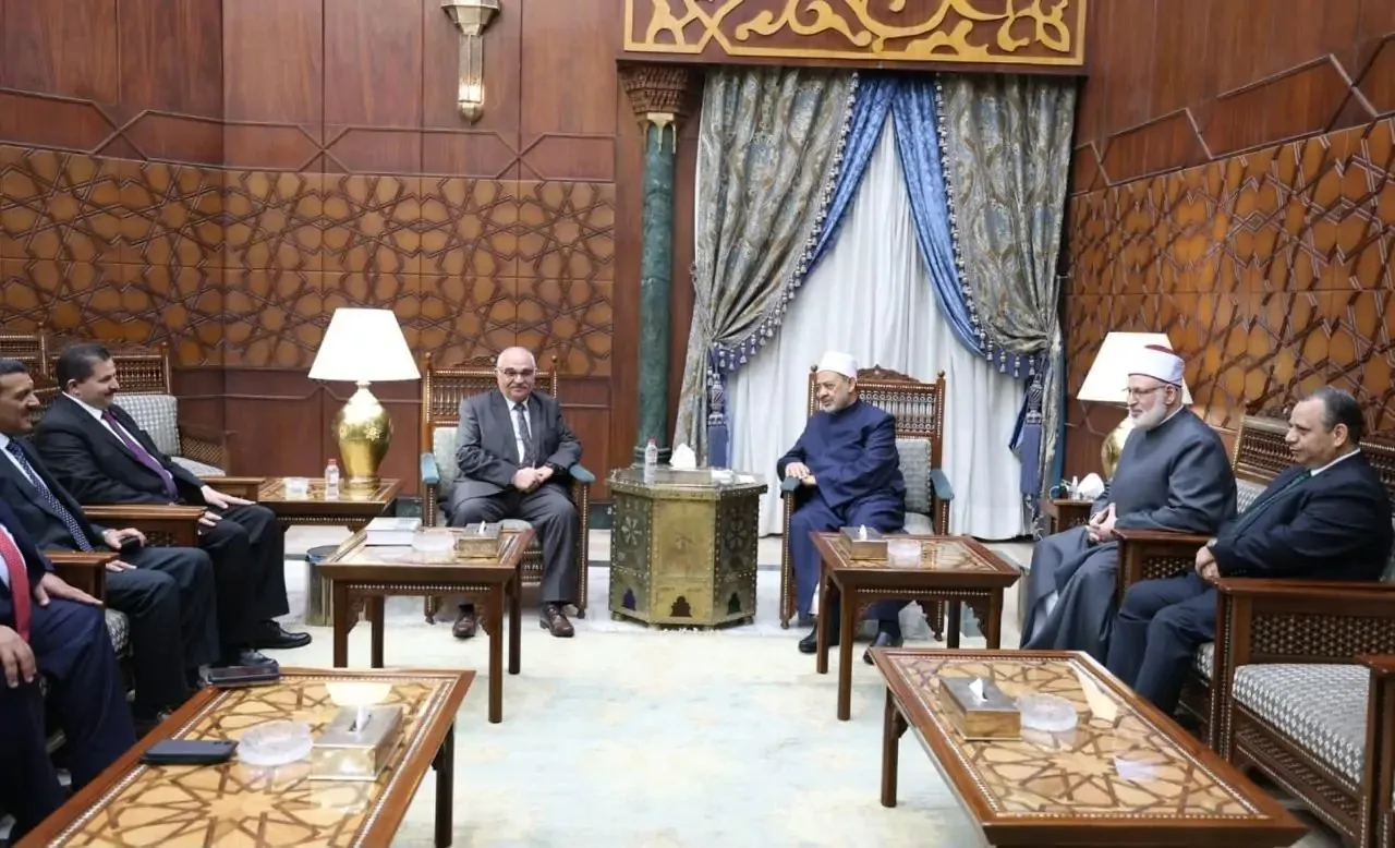 شيخ الأزهر يلتقي برئيس هيئة قضايا الدولة ويهنئه على منصبه الجديد مع تمنياته بالتوفيق في مهام عمله شيخ الأزهر يلتقي برئيس هيئة قضايا الدولة ويهنئه على منصبه الجديد مع تمنياته بالتوفيق في مهام عمله