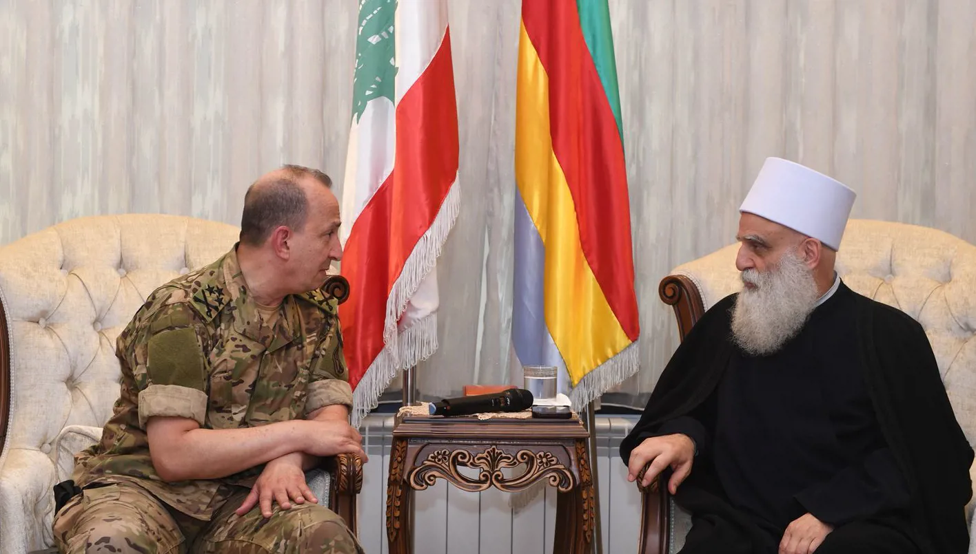 شيخ العقل يجتمع مع قائد الجيش ورئيس الأركان ووفد من العشائر العربية في لبنان: يجب على الدول المؤثرة في سوريا إنهاء الاقتتال بشكل عاجل ورفع الحصار. شيخ العقل يجتمع مع قائد الجيش ورئيس الأركان ووفد من العشائر العربية في لبنان: يجب على الدول المؤثرة في سوريا إنهاء الاقتتال بشكل عاجل ورفع الحصار.