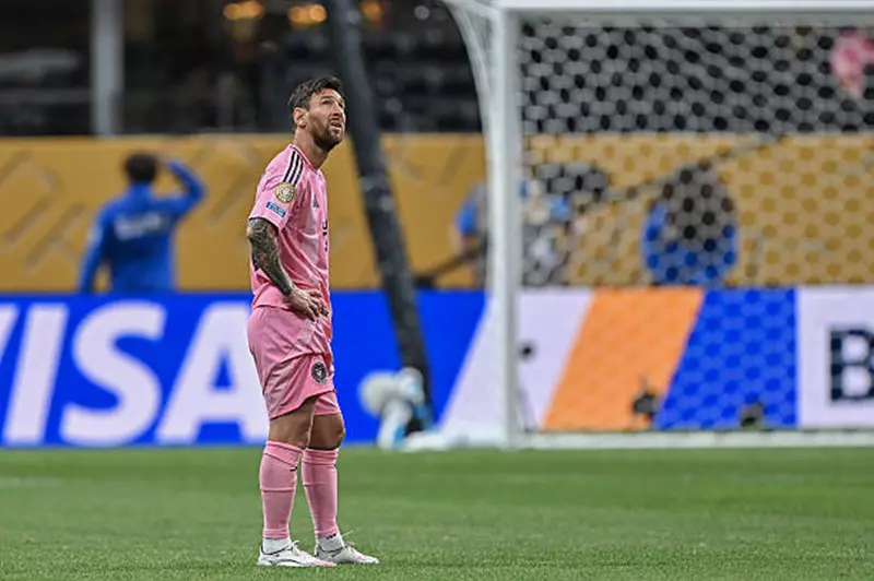 صباح أوروبي: برينتفورد يفاجئ مانشستر يونايتد، عروض مميزة لجوهرة مدريد، وتكريم لميسي.