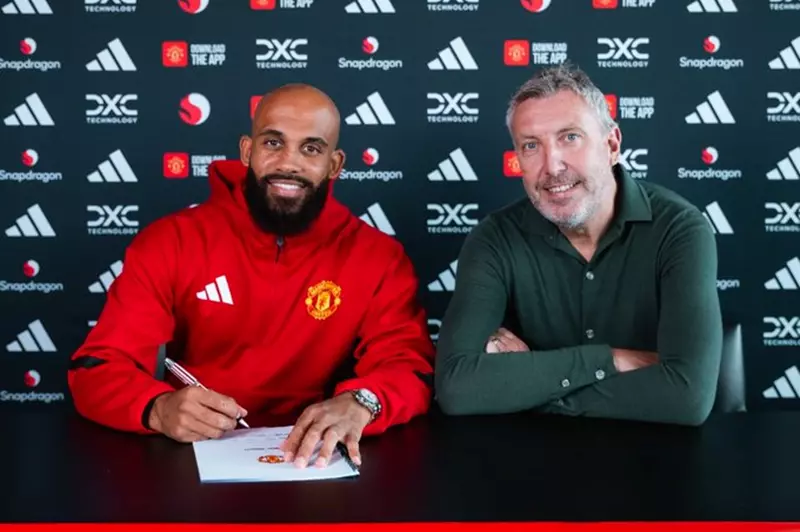 صباح أوروبي جديد: صفقة مانشستر يونايتد، غموض دي يونج، وظهور موسيالا. صباح أوروبي جديد: صفقة مانشستر يونايتد، غموض دي يونج، وظهور موسيالا.