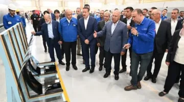 وزير الصناعة ي inaugurates a factory for engineering glass with an investment of 25 million dollars.