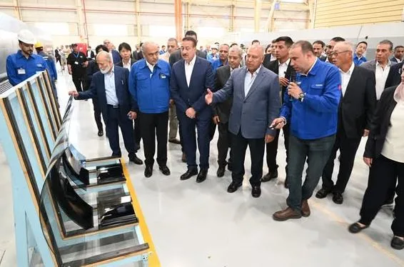 وزير الصناعة ي inaugurates a factory for engineering glass with an investment of 25 million dollars. وزير الصناعة ي inaugurates a factory for engineering glass with an investment of 25 million dollars.
