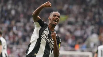 صفقة إيزاك إلى الهلال تثير الجدل.. هل سيتدخل فيفا لإيقاف الانتقال؟