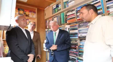 صور.. انتهاء عملية إسكان 133 بائعًا من سور الأزبكية في المكتبات.