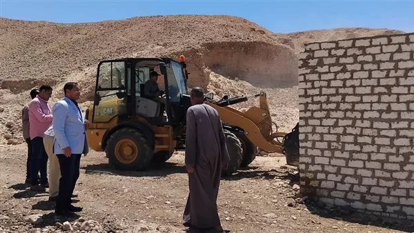 صور: رئاسة الطود تطلق حملة شاملة لاستعادة أملاك الدولة في الأقصر صور: رئاسة الطود تطلق حملة شاملة لاستعادة أملاك الدولة في الأقصر