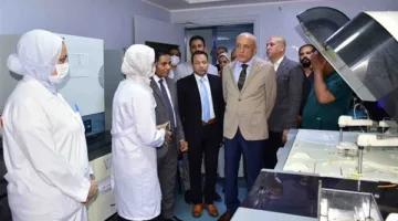 صور.. محافظ الأقصر يقوم بجولة للاطلاع على سير العمل الطبي في مستشفى حميات الأقصر