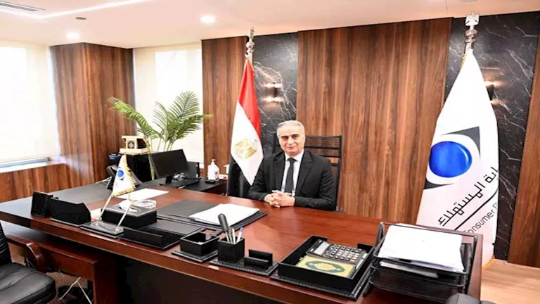صور: مصادرة 41 طنًا من زيوت السيارات و2.5 طن من زيت الطعام و1.5 طن من الطحينة المعاد تدويرها