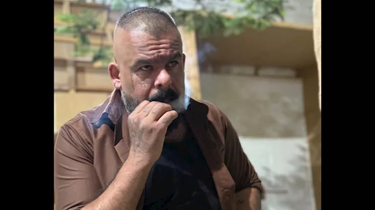 صور: منذر رياحنة يعود إلى الساحة الفنية في الدراما الخليجية من خلال “أعوام الظلام” صور: منذر رياحنة يعود إلى الساحة الفنية في الدراما الخليجية من خلال “أعوام الظلام”