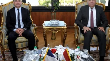 صور: وزير الطيران يستعرض فرص تعزيز التعاون مع فرنسا في قطاع الطيران المدني