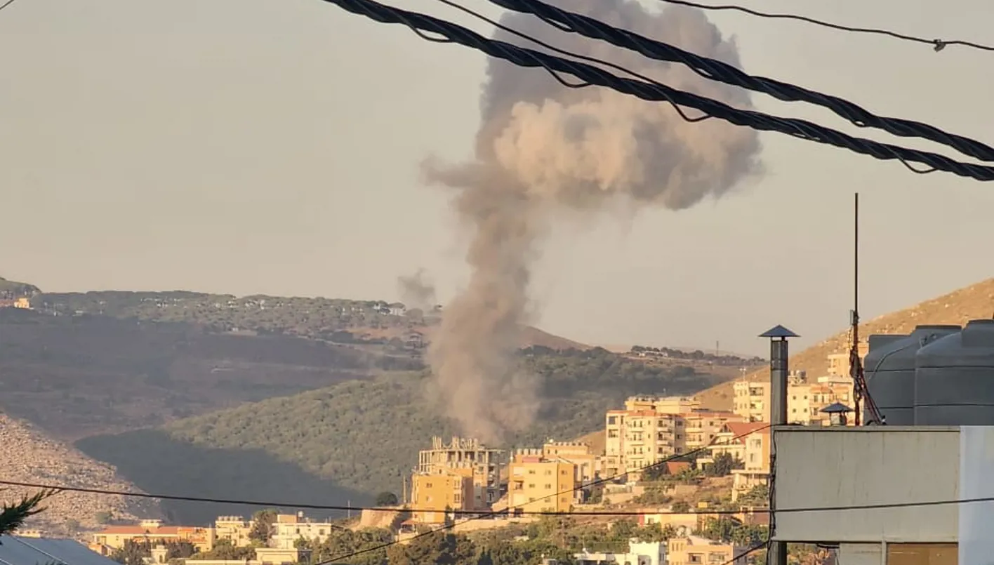 صور وفيديو: ضربات جوية إسرائيلية مكثفة في الجنوب بعد استهداف عنصر من “فيلق القدس” في خلدة