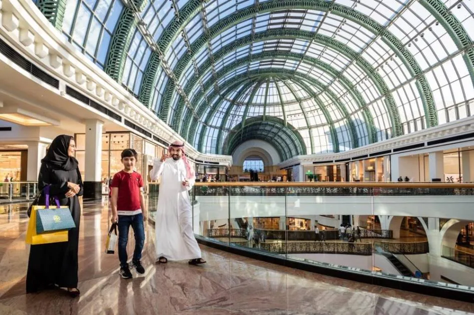 «صيف دبي» يستمر في إذهال الزوار بالأنشطة والعروض الترويجية «صيف دبي» يستمر في إذهال الزوار بالأنشطة والعروض الترويجية